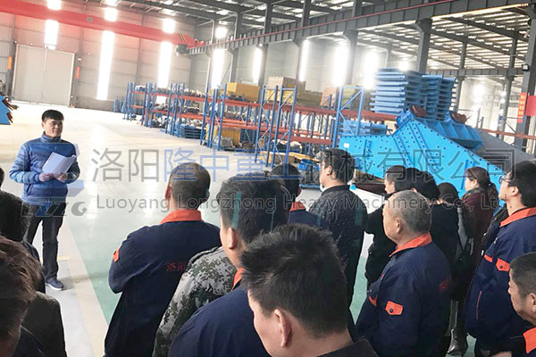 公司副总司理白利明师长教师停止年后完工发言