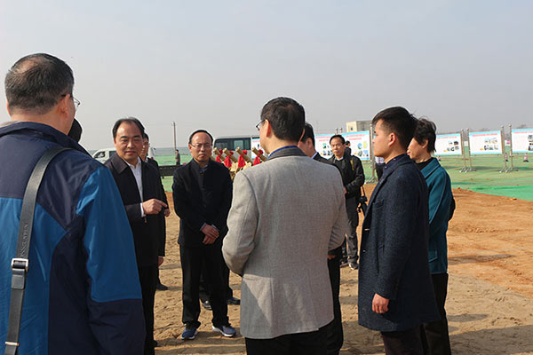 多位县**及名目相干担任人顺次到达现场